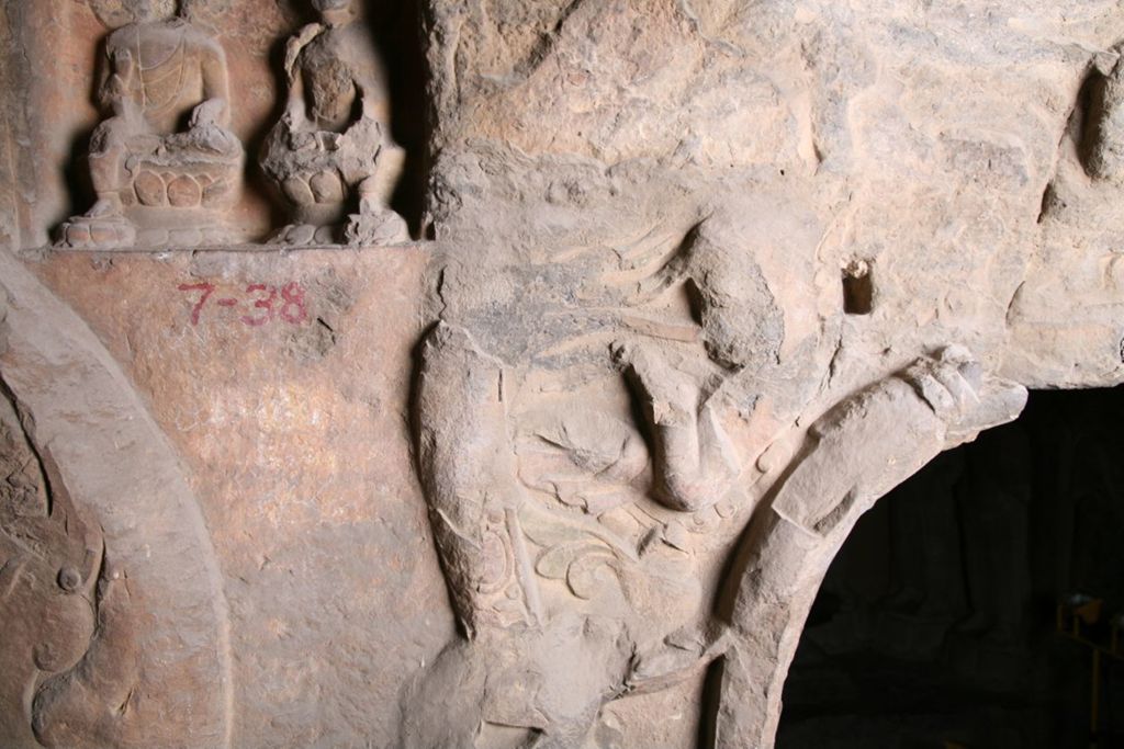 Miniature of Northern Xiangtangshan, South Cave, north vestibule