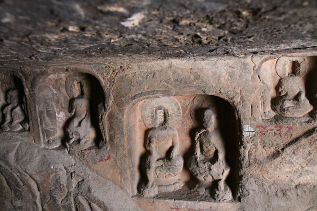 Miniature of Northern Xiangtangshan, South Cave, north vestibule