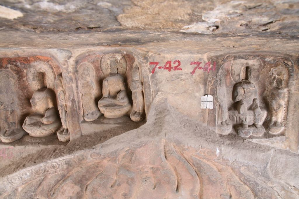 Miniature of Northern Xiangtangshan, South Cave, north vestibule