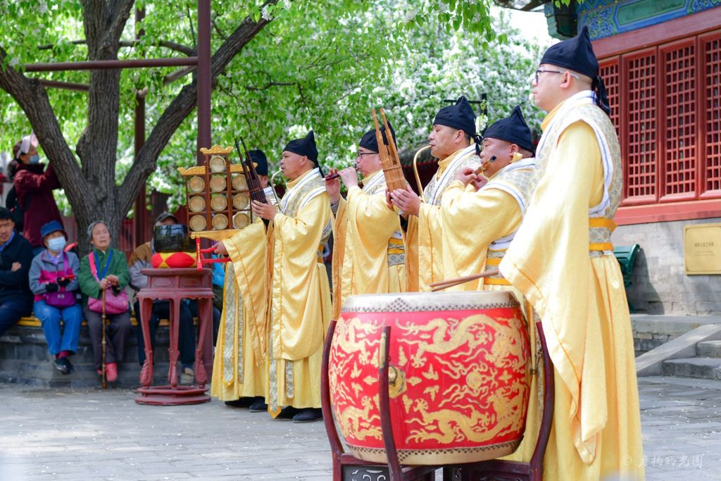 Miniature of Capital music from the Zhihua Temple (Zhihuasi Jing yinyue), musicians