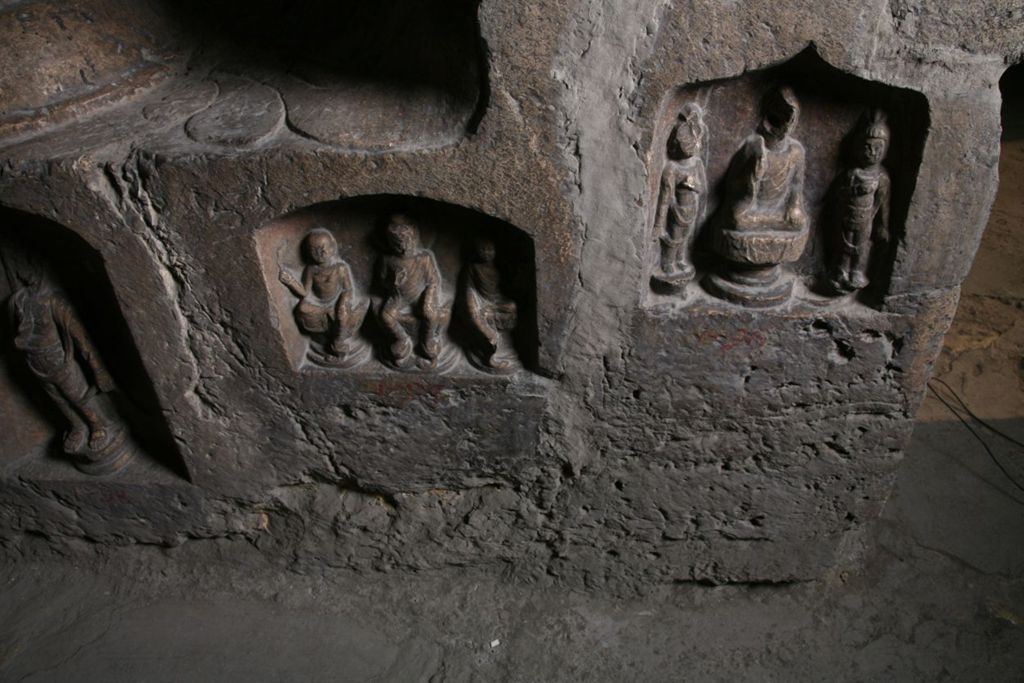 Miniature of Southern Xiangtangshan, Cave 1, interior, left side, little Buddhas