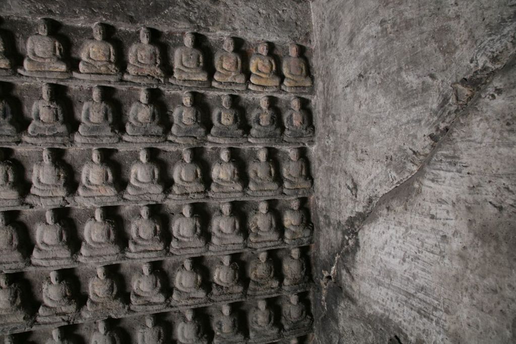 Miniature of Southern Xiangtangshan, Cave 2, interior, little Buddhas