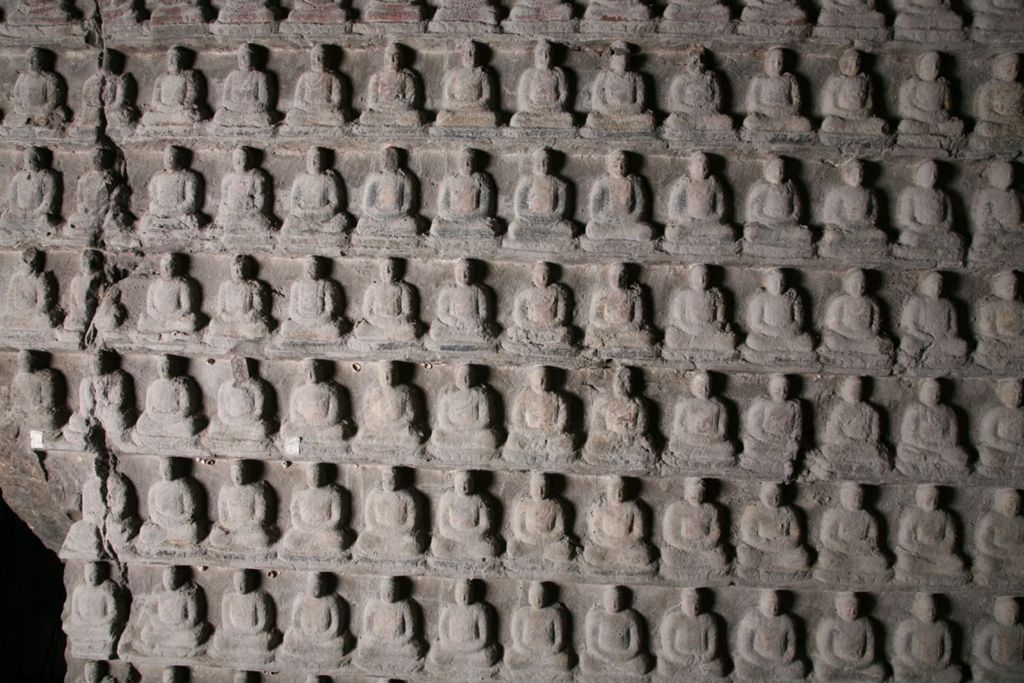 Miniature of Southern Xiangtangshan, Cave 2, interior, little Buddhas