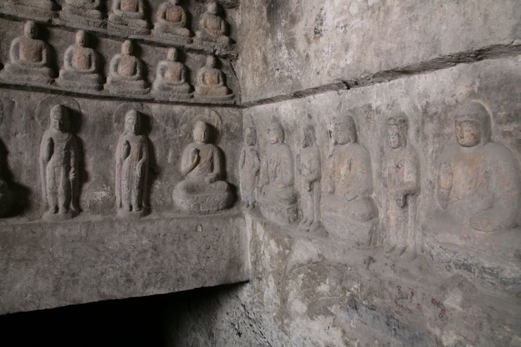 Miniature of Southern Xiangtangshan, Cave 2, interior, little Buddhas