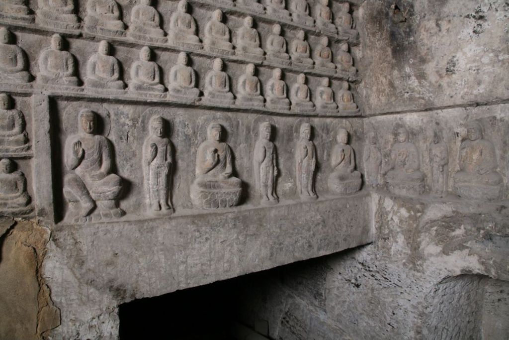 Miniature of Southern Xiangtangshan, Cave 2, interior, little Buddhas