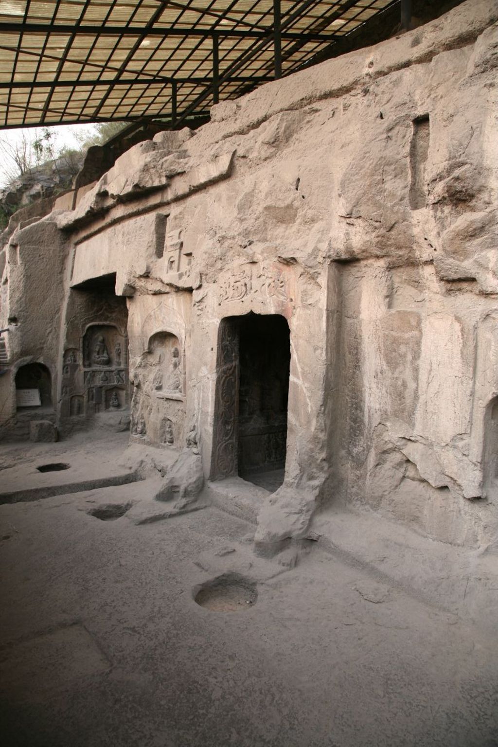 Miniature of Southern Xiangtangshan, Cave 5, exterior