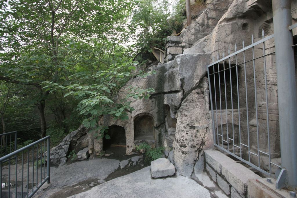 Miniature of Southern Xiangtangshan, Cave 7, exterior