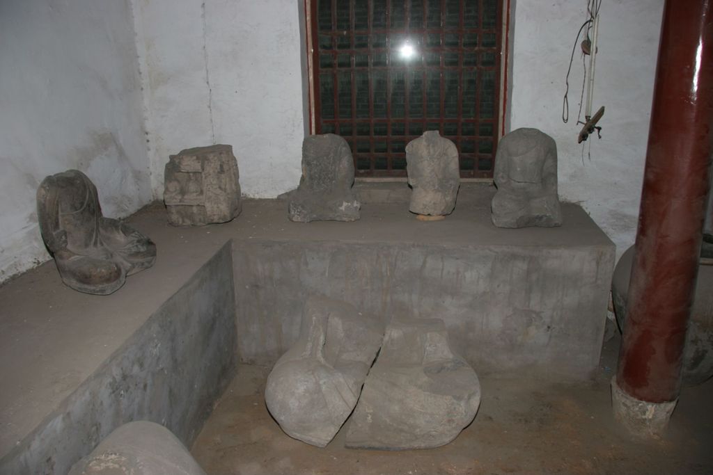 Miniature of Southern Xiangtangshan, sculpture fragments