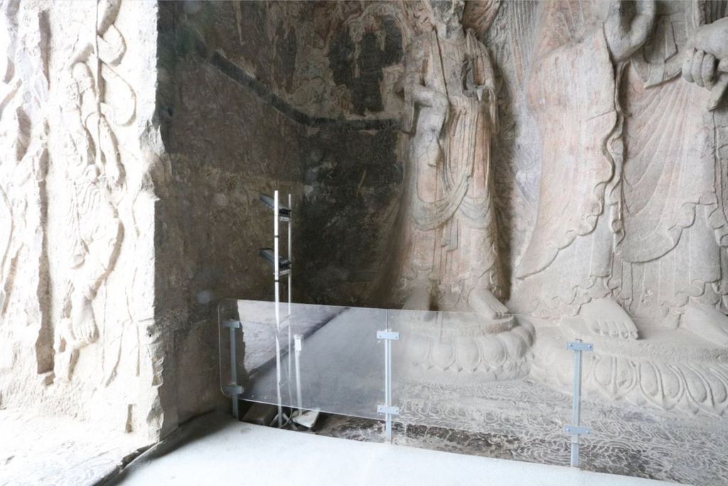 Miniature of Longmen Binyang Central Cave, site scanning in progress