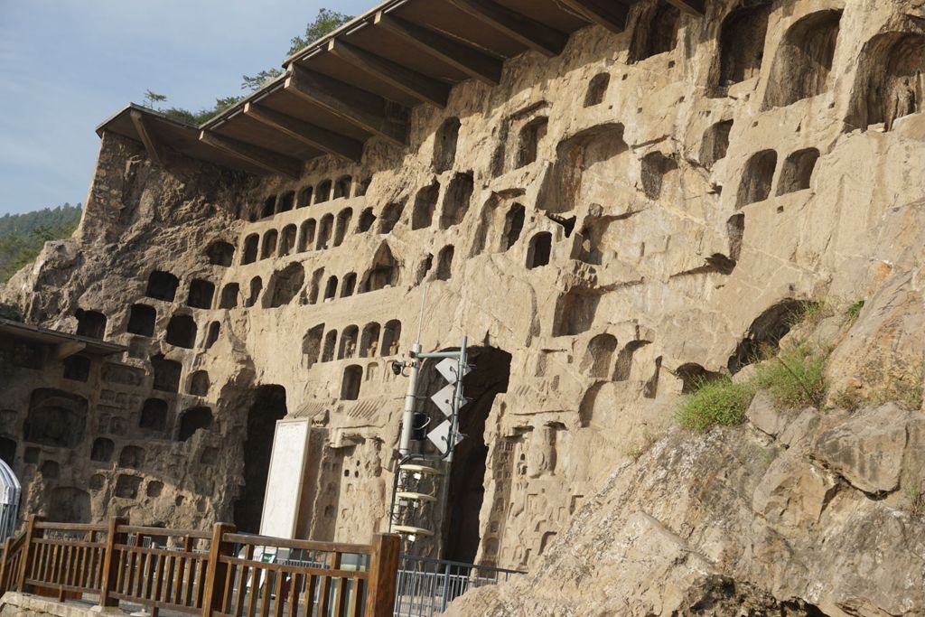Miniature of Longmen Binyang Caves, exterior and entrances
