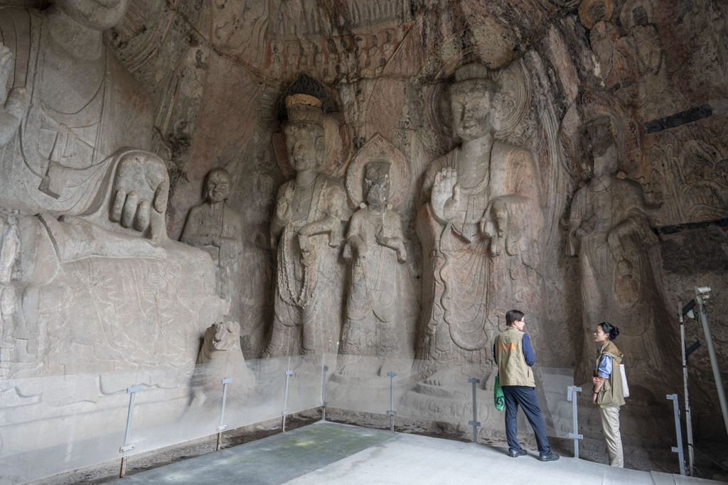 Miniature of Longmen Binyang Central Cave, central Buddha and north wall
