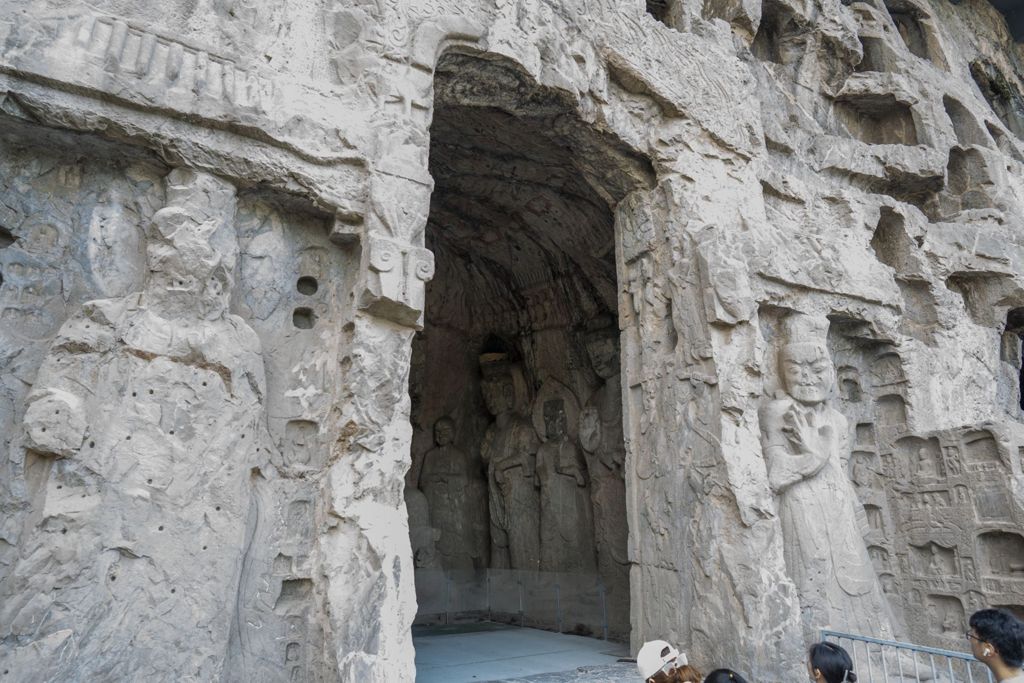 Miniature of Longmen Binyang Central Cave, guardians