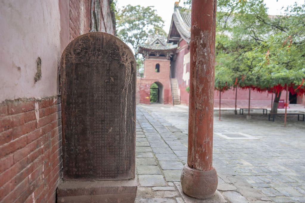 Miniature of Lower Guangsheng Temple, back hall (or Daxiong Bodian), stele