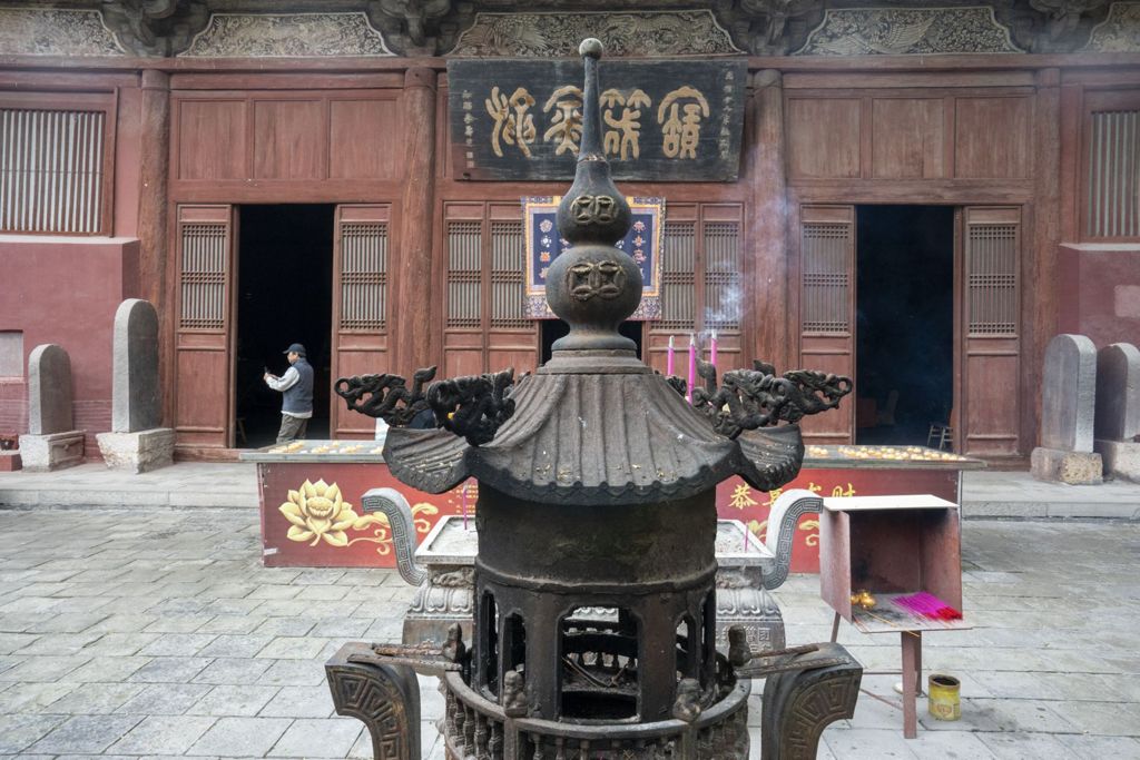 Miniature of Lower Guangsheng Temple, back hall (or Daxiong Bodian), incense burner