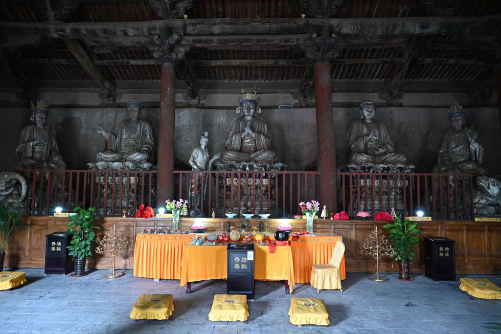 Miniature of Lower Guangsheng Temple, back hall (or Daxiong Bodian), Buddha Triad
