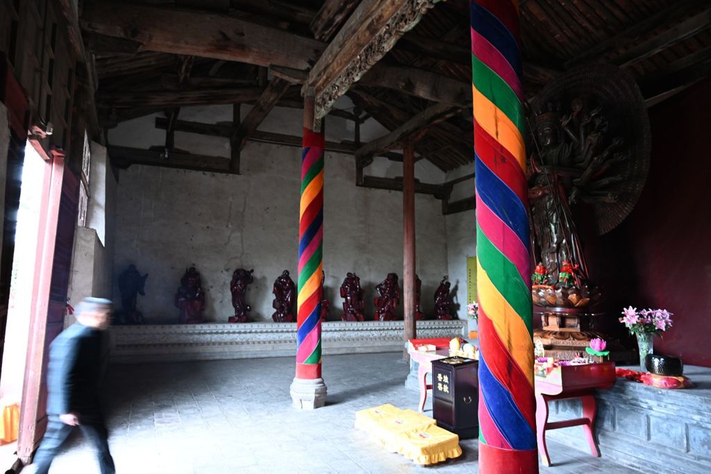 Miniature of Lower Guangsheng Temple, front hall (or former Buddha's Temple), interior