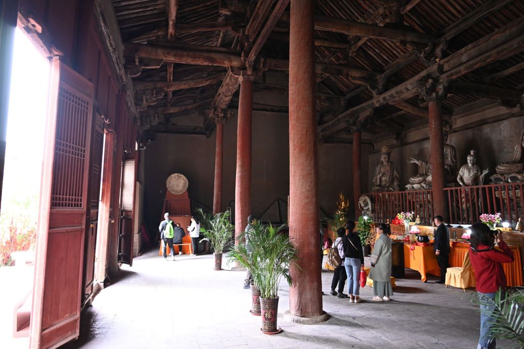 Miniature of Lower Guangsheng Temple, back hall (or Daxiong Bodian), interior