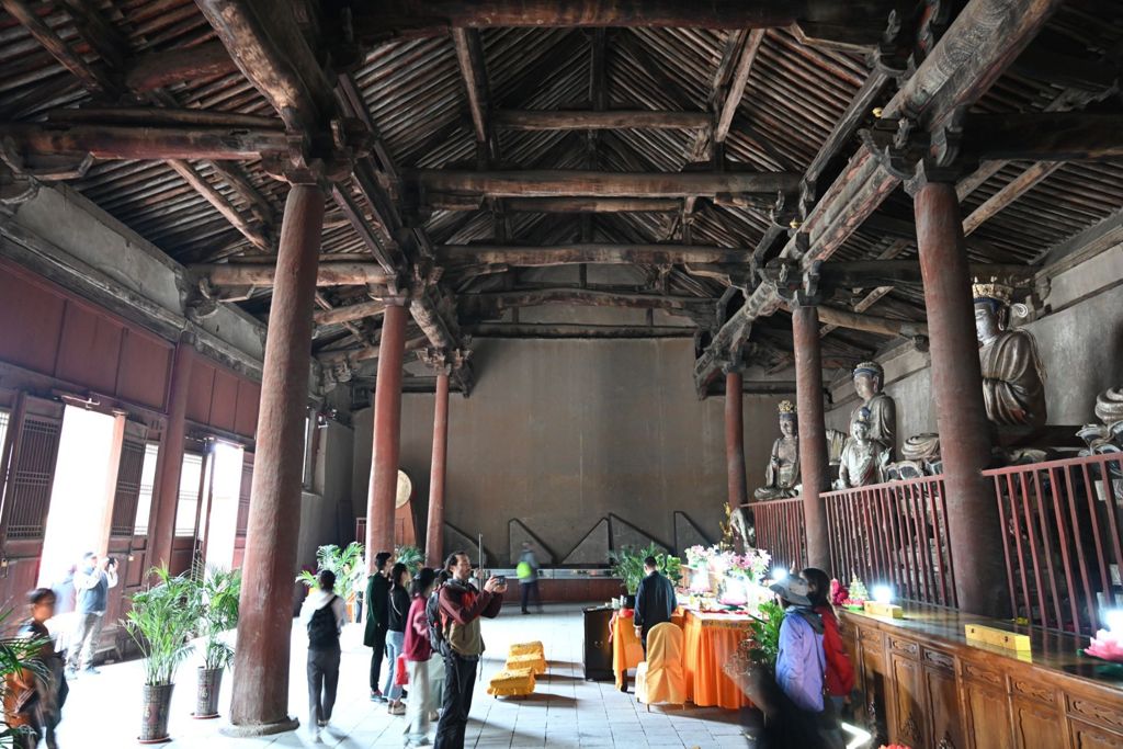 Miniature of Lower Guangsheng Temple, back hall (or Daxiong Bodian), interior