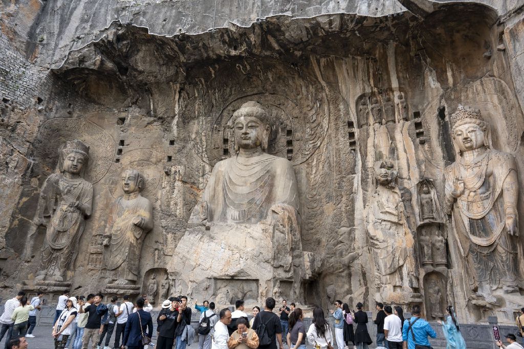 Miniature of Fengxian Temple (Fengxiansi), Vairocana Buddha, monks and bodhisattvas