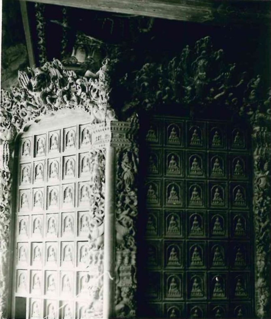 Miniature of Revolving Sutra Cabinet (Zhuanlun Jingzang, or Scripture Cabinet) in Sutra Hall (Zangdian, or Scripture Hall), crown and ceiling