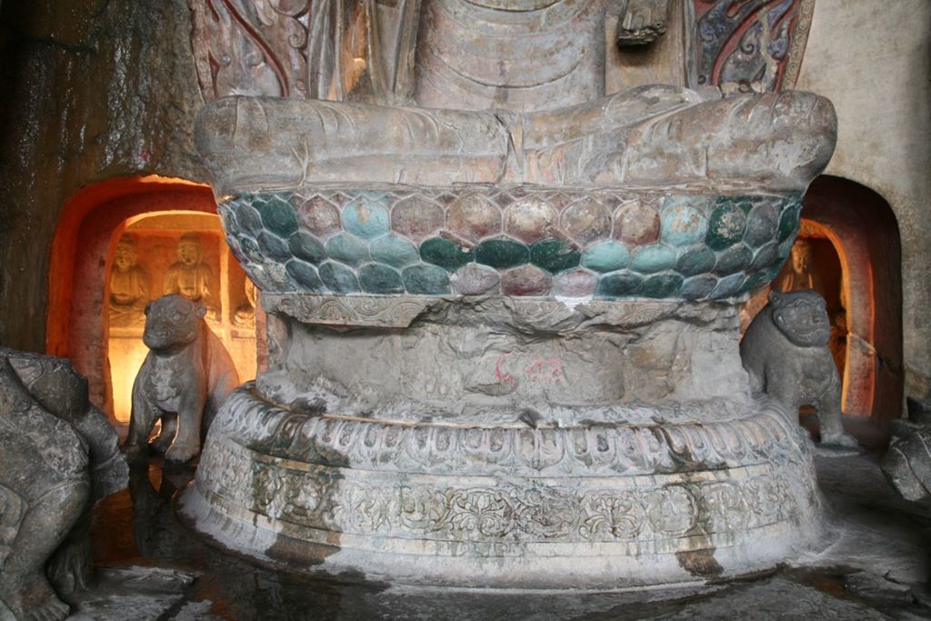 Miniature of Northern Xiangtangshan, Middle Cave, altar