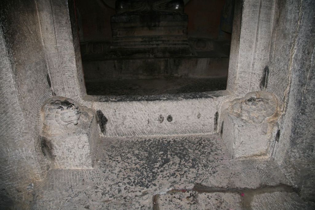 Miniature of Northern Xiangtangshan, North Cave, outside caves, north side