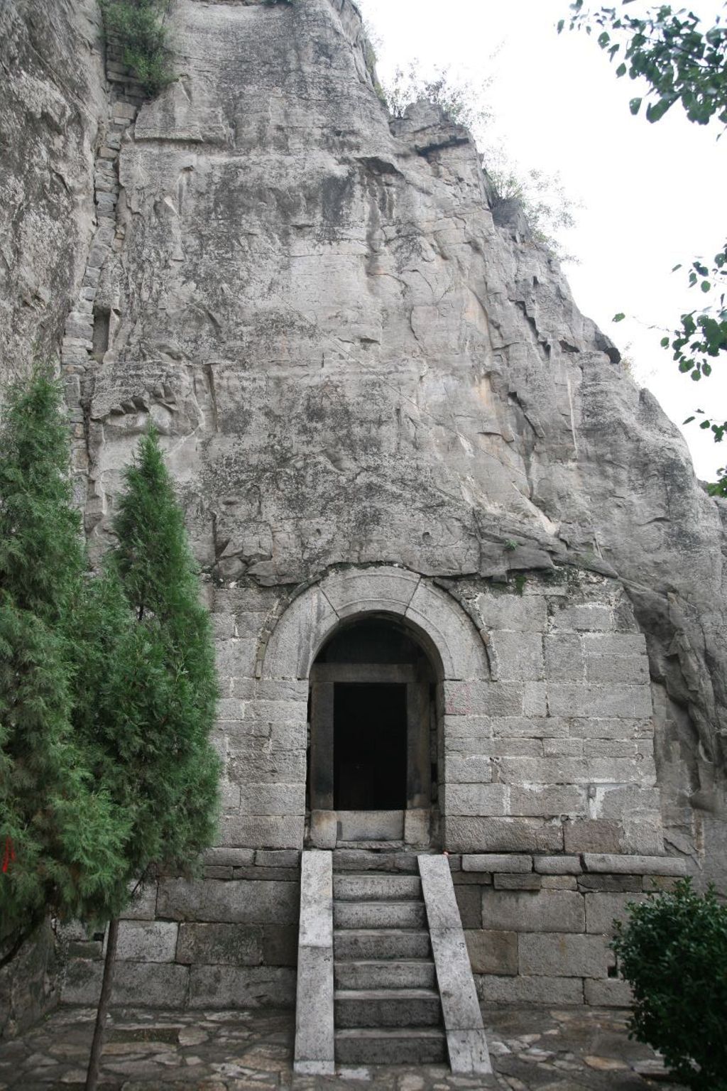 Miniature of Northern Xiangtangshan, North Cave, outside caves, south side