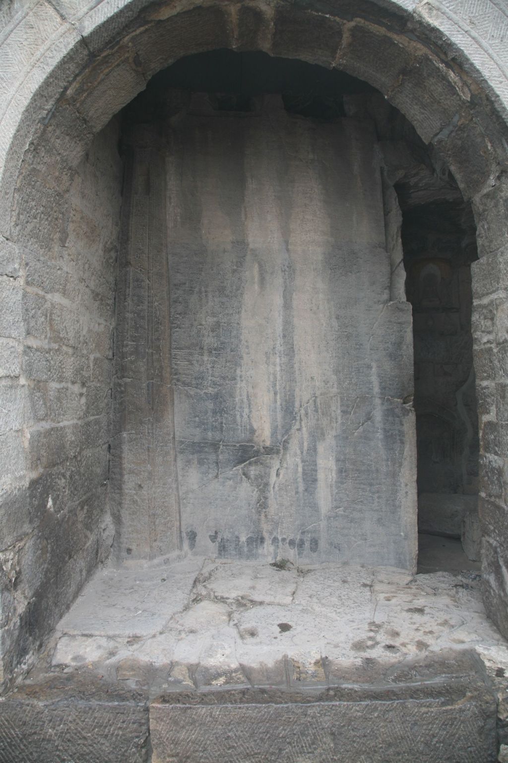 Miniature of Northern Xiangtangshan, South Cave, column